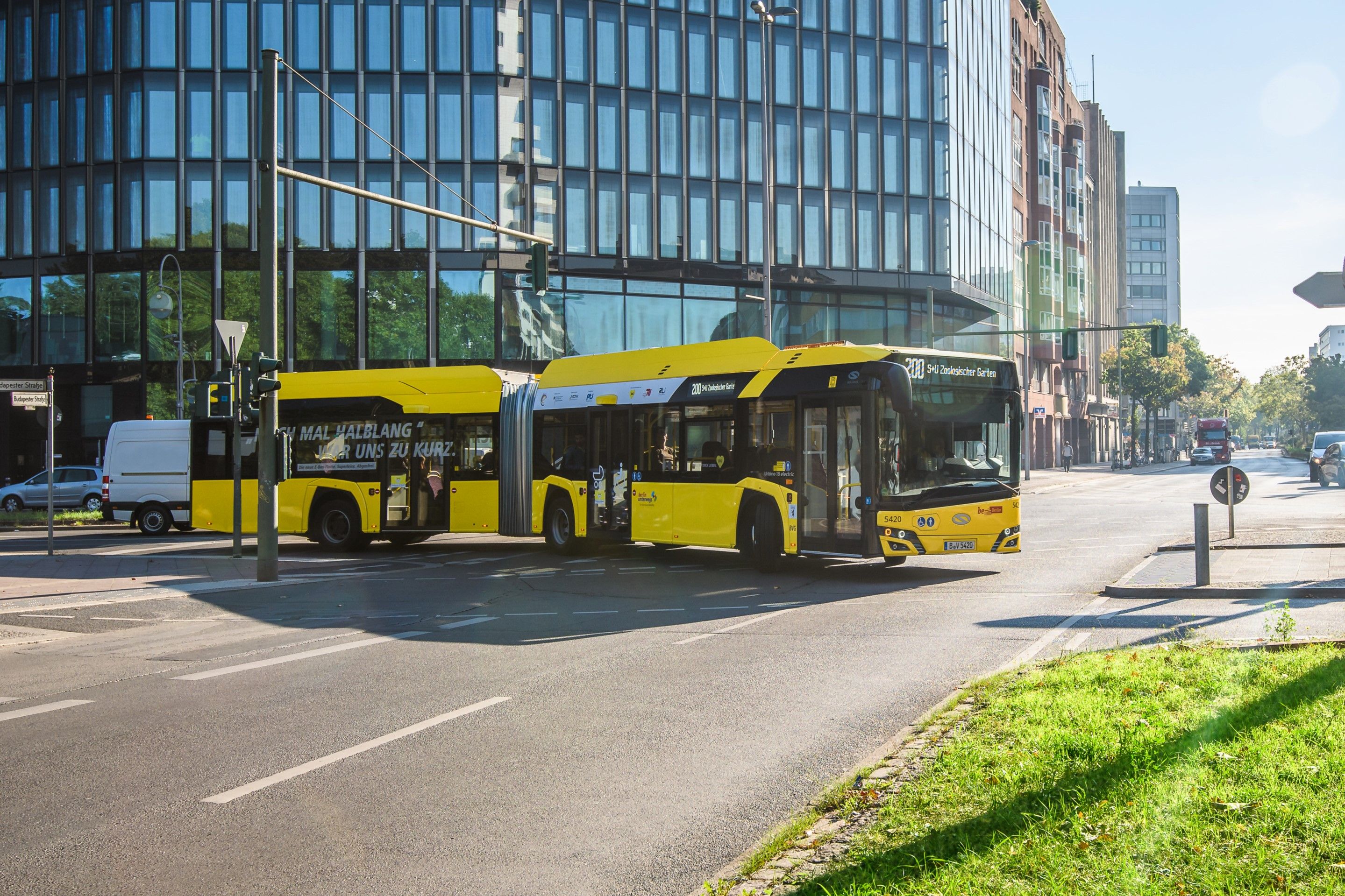 Solaris_Urbino_18_electric_BVG.jpg