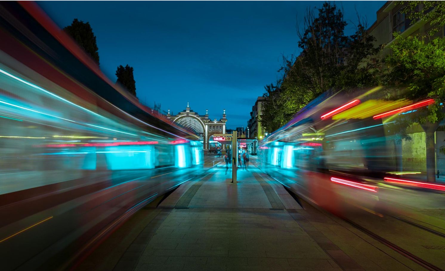 Tranvías de CAF en movimiento en Gasteiz